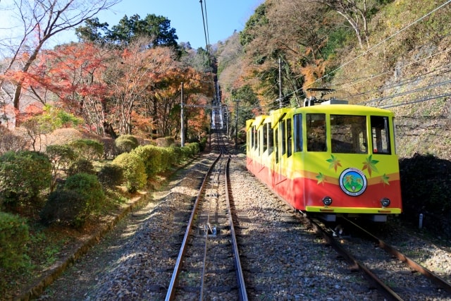 高尾山ケーブルカーと紅葉